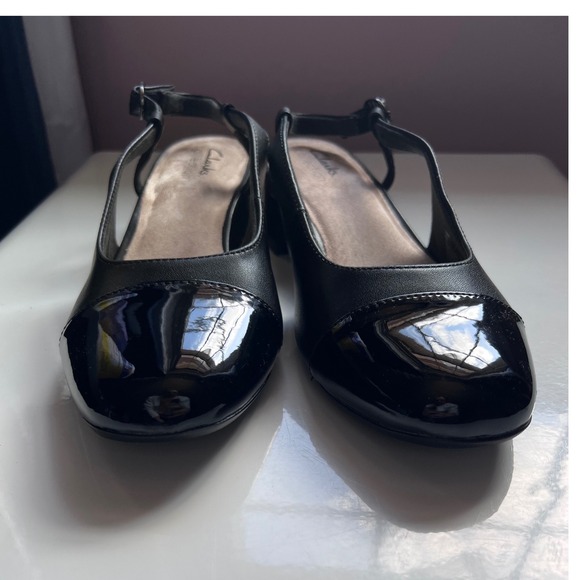 Clarks Marilyn Rose Black Leather Patent Cap Toe Slingback Block Heel Pumps 7.5M - Picture 3 of 11